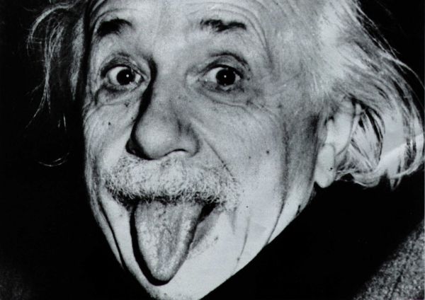 Cколько стоит Е=МС2 O-albert-einstein17