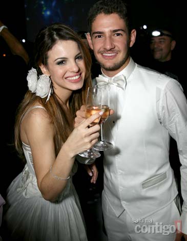 http://www.imageup.ru/img138/sthefany-pato-060510-1342041.jpg
