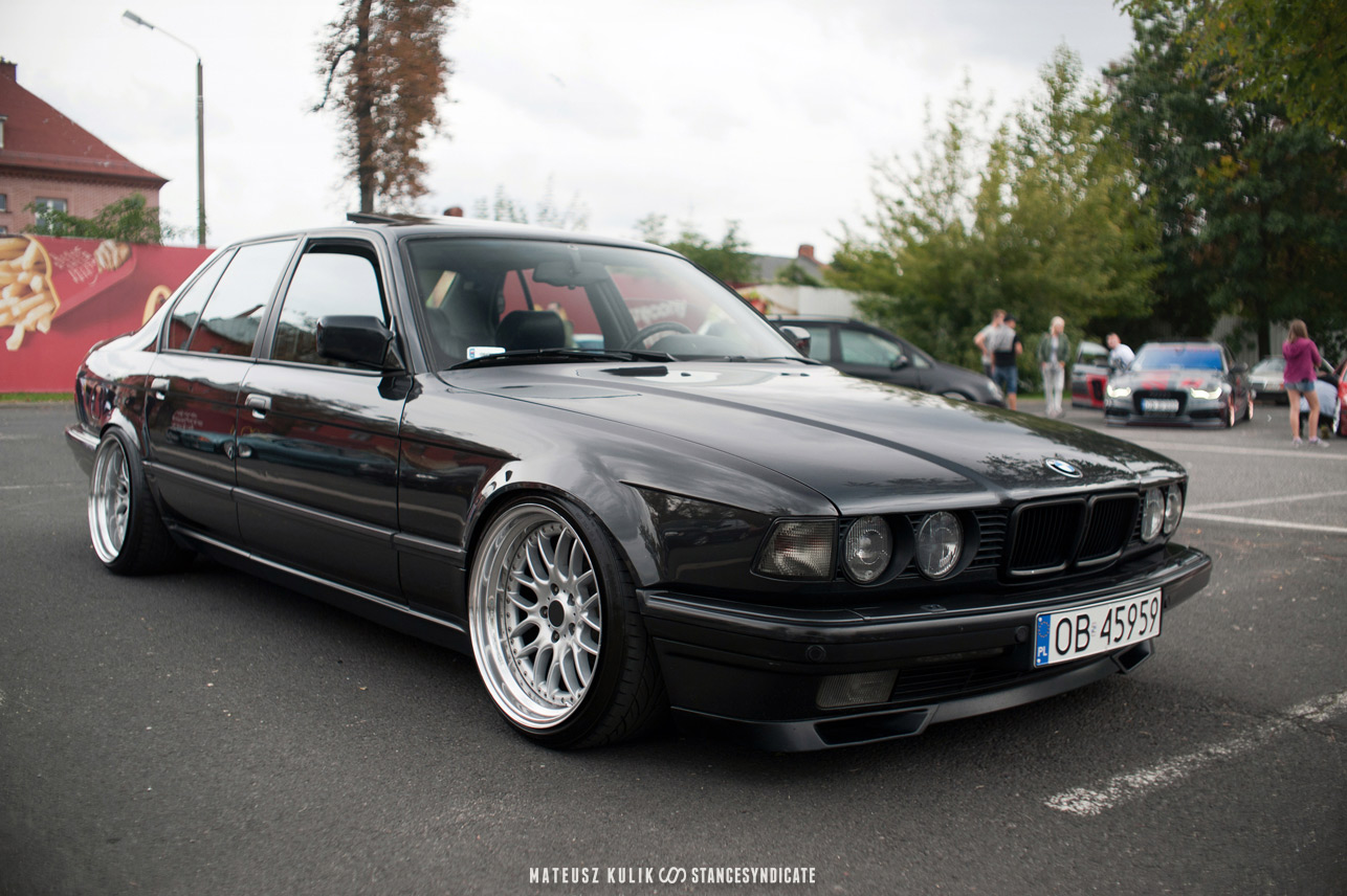 BMW e32 зеленая